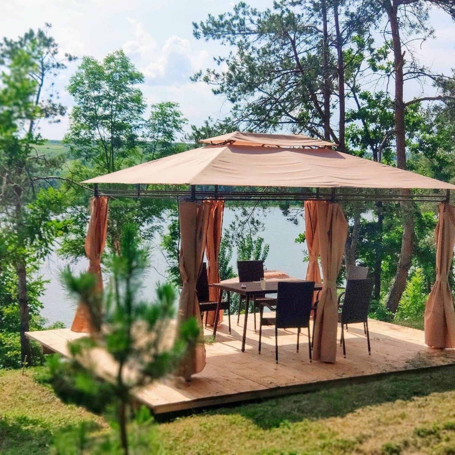Gazebo beside the Dniester